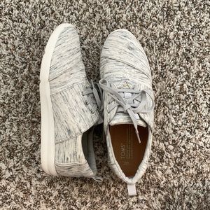 TOMS sneakers. Size 9